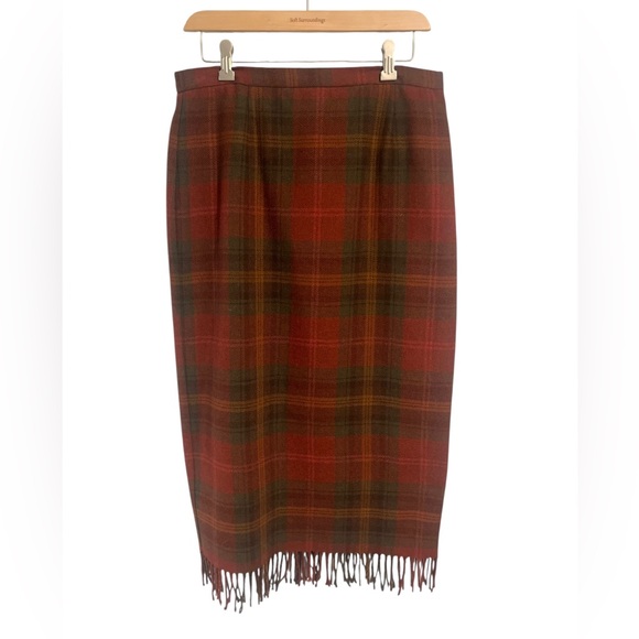 Requirements Dresses & Skirts - VTG Requirements Size 12P Skirt Wool Blend Fringe Plaid Academia Fall